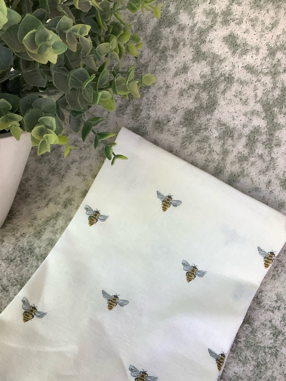 1Canoe2 Ivory Bee Cotton Fabric Kitchen Tea Towel NWT 18.75” x 28”